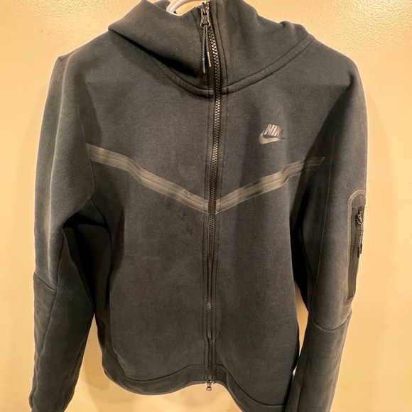 Nike Tech Fleece Black - Picture 1 of 3